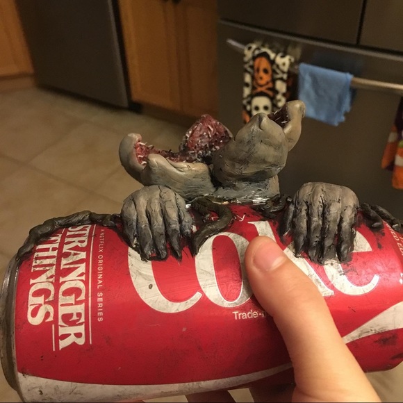 Stranger things Demogorgon collectiable coke can - Picture 10 of 16